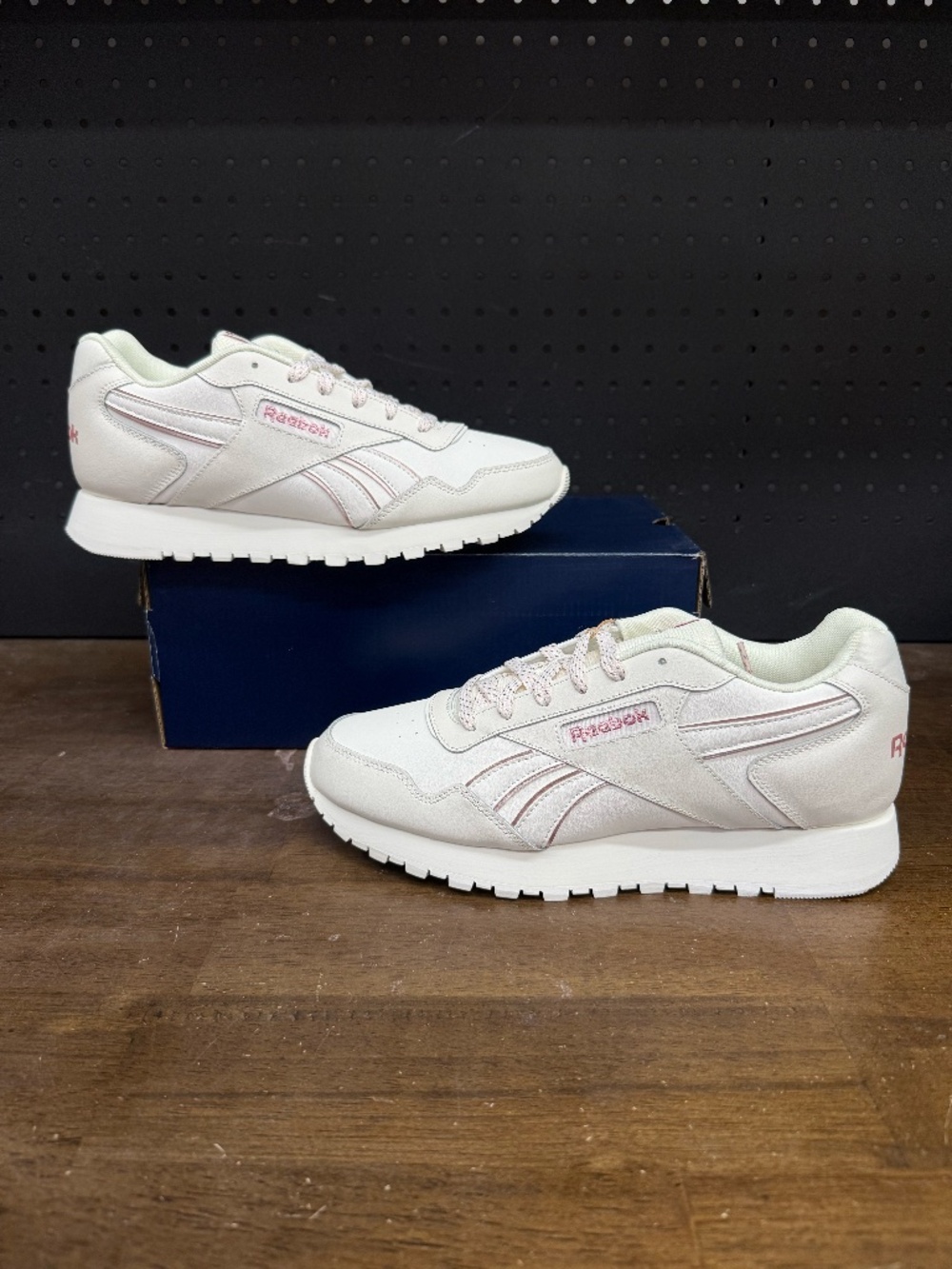 New W/ Box! Women's Reebok Glide Cream Sparkle Pink Classic Sneakers Size 10